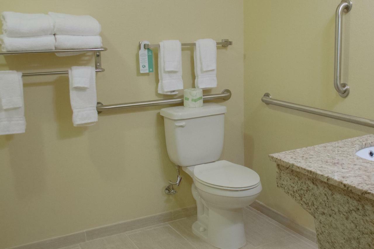 Cobblestone Inn & Suites-Winterset Zewnętrze zdjęcie